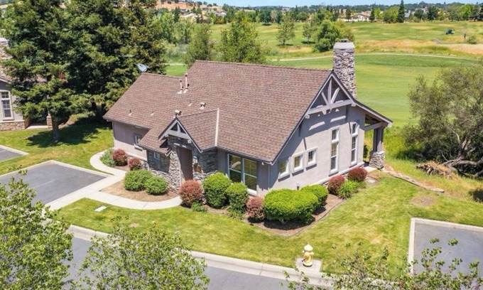 Saddle Creek House | Charming 2BR/2BA Golf Bungalow with AC, WiFi, Restaurant, Community Pool/Gym