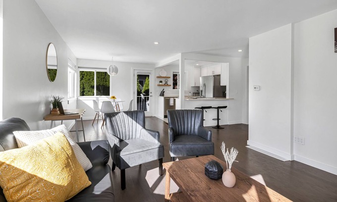 Phinney Ridge House | Charming 2BR Ballard Home w/ 2 Work Stations
