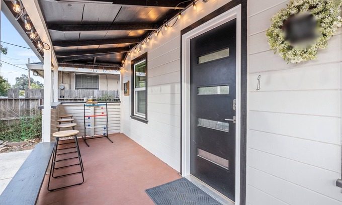 Sacramento House | Charming 2BR in West Sac w/Laundry & Patio