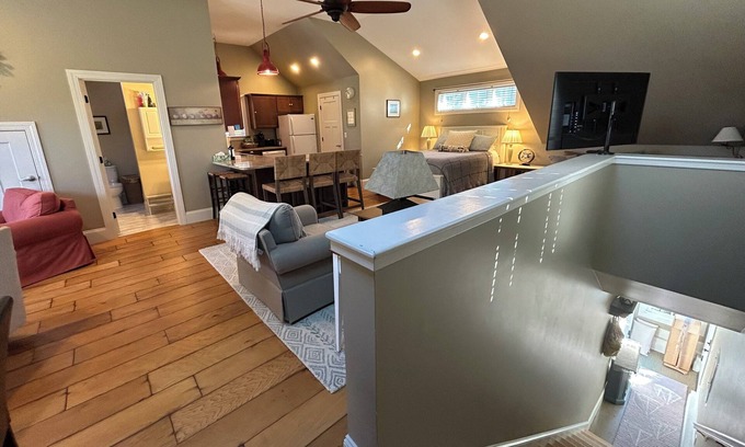 South Eliot Apartment | Charming 2nd floor studio in Eliot’s riverfront area with many amenities.