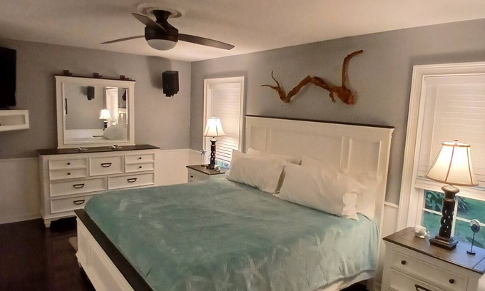 Homosassa Springs House | Charming 3/2 fully furnished house in Homosassa. Close to river with many extras