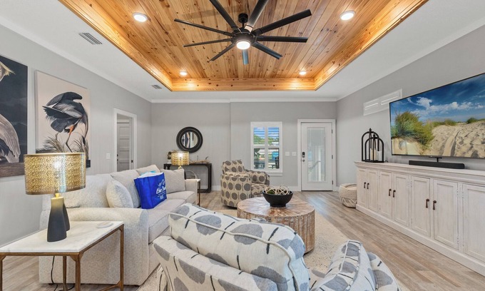 Laguna Beach Estates House | Charming 3/2 Beach House w/POOL & Golf Cart INCLUDED - 1 Min Walk to Beach