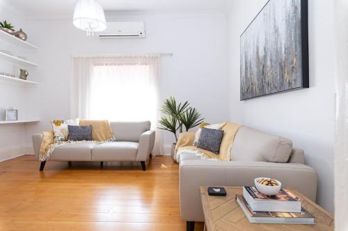 Joslin House | Charming 3-Bedroom Sandstone Haven with free wine