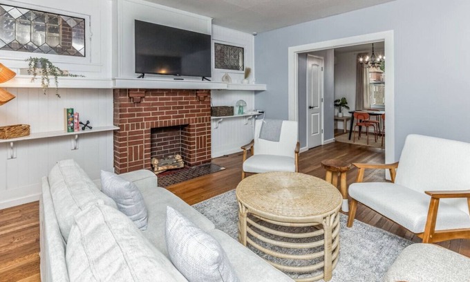 Forest Hills House | Charming 3-Bdrm in Pittsburgh