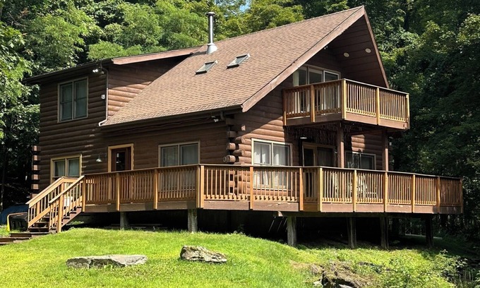 Union Dale Cabin | Charming 3-bdrms & loft cabin, with WiFi, mins to Elk Mountain by Lake Idlewild