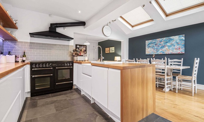 Henley House | Charming 3 Bedroom Townhouse in Henley-On-Thames