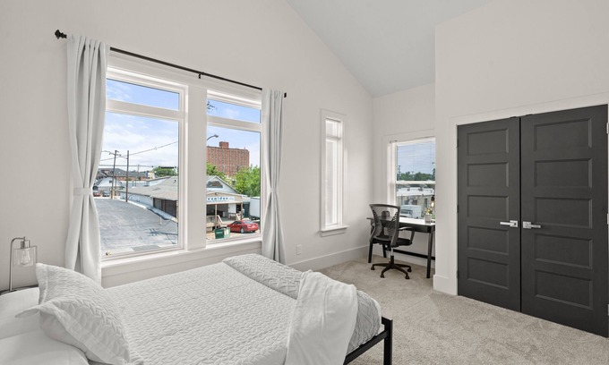 Radnor House | Charming 3 bed, 2.5 bath new construction with king, queen beds