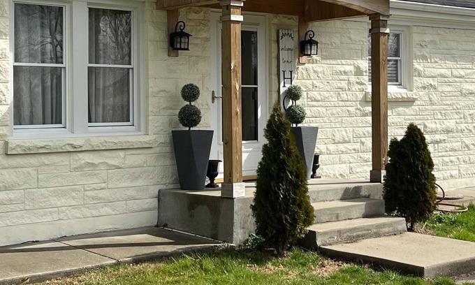 Buechel House | Charming 3 Bed, 2 Bath House Near Churchill Downs