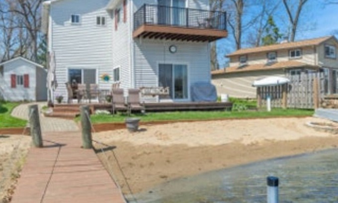 White Lake House | Charming 3-bed 2 bath,Lakehouse off GrassLake in White Lake. Corporate Rental!