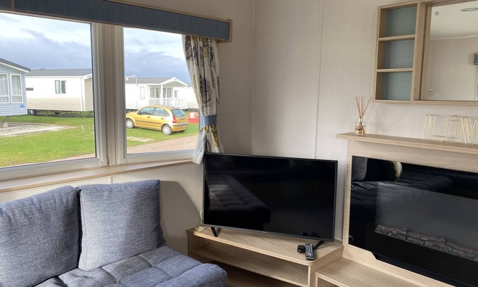Filey Cabin | Charming 3-Bed Holiday home at Primrose Valley