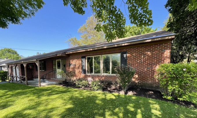 Lee House | Charming 3 bed in the HEART of the BERKSHIRES! Walk to town! Ski retreat!
