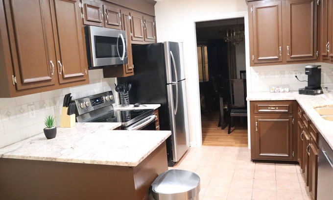 West Ashley House | Charming 3-Bed Retreat near Downtown Charleston