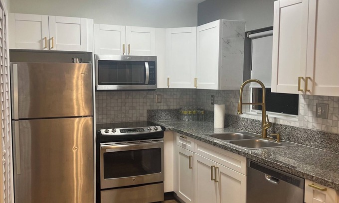 North Lauderdale House | Charming 3-bedroom townhome with AC, WiFi in Pleasant North Lauderdale