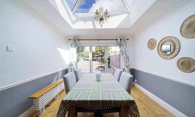 Dagenham House | Charming 3-Bedroom Bungalow in London