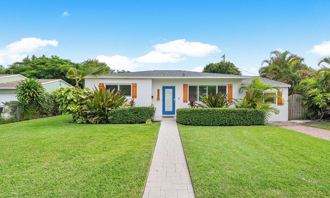 Southside House | Charming 3-bedroom house in West Palm Beach with Pool and Hottub