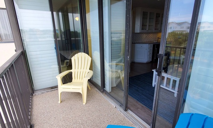 Atlantic Beach Condo | Charming 3-bedroom condo private beach access, 2 pools with fitness room and AC