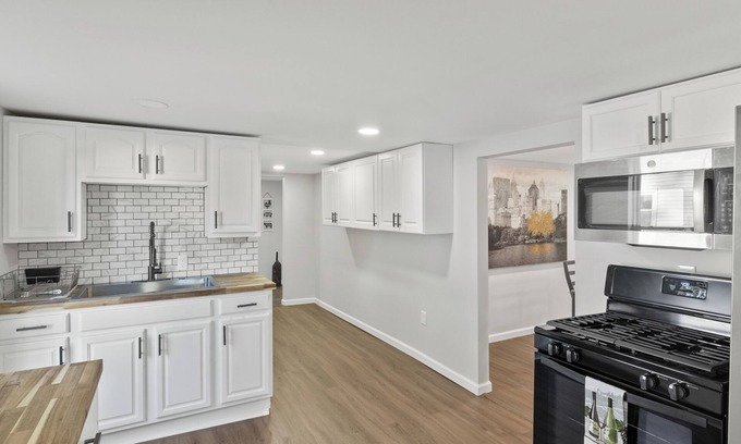East Rochester House | Charming 3-bedroom house in peaceful East Rochester with WiFi, AC