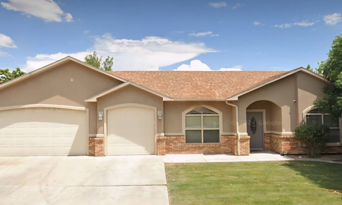 Fruitvale House | Charming 3-bedroom fully loaded house with AC and WiFi in Grand Junction.