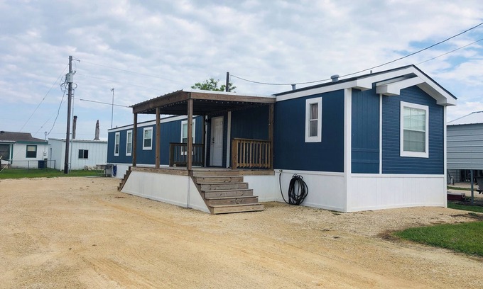 Port O Connor House | Charming 3-bedroom mobile home with AC, WiFi in Port O'Connor.