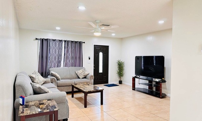 Port Saint Lucie House | Charming 3 bedroom & 2 Bathroom house with AC & WiFi in delightful Port St Lucie