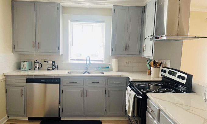Hayes House | Charming 3-bedroom, 2 bathroom house close to RTP, Duke Univ, NCCU, Durham Tech