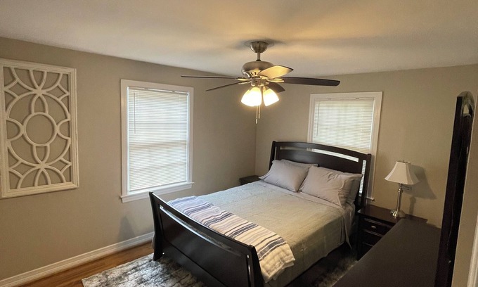 Forest Lake House | Charming 3-bedroom and 2 bath house with AC and WiFi in Tuscaloosa.