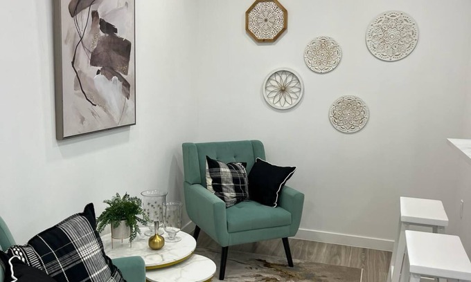 Throgs Neck Apartment | Charming 3-bedroom apartment in The Bronx