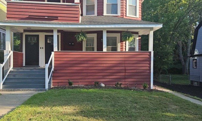 Eastside House | Charming 3-bedroom apartment within 5 minutes of SU, Le Moyne, and Hospitals