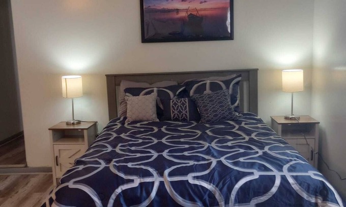 Downtown Syracuse Apartment | Charming 3-bedroom apartment with WiFi and AC in Syracuse