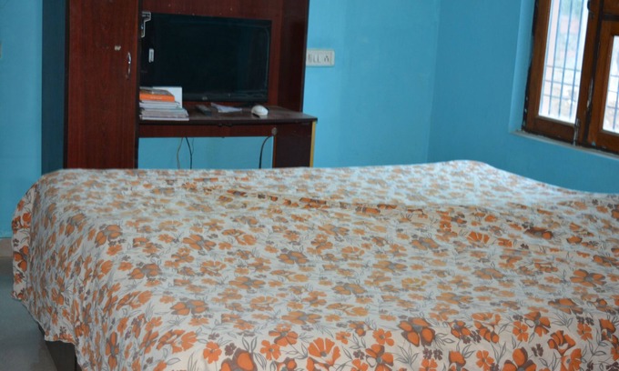 Gwalior House | Charming 3-bedroom bungalow with AC, fitness room in wonderful Gwalior