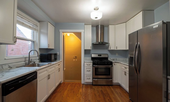Redford House | Charming 3-bedroom bungalow with WiFi, AC in welcoming Redford