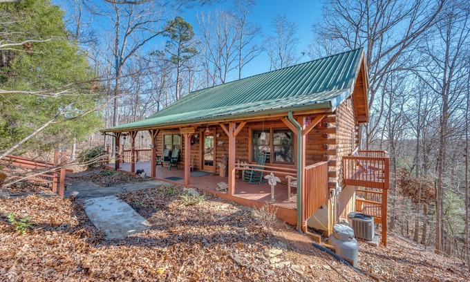 Lake Lure Cabin | Charming 3-bedroom cabin in wonderful Lake Lure with AC, WiFi