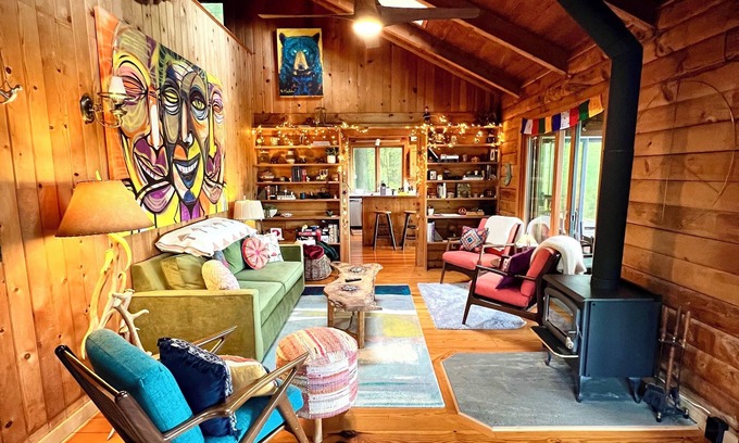 Bearsville Cabin | Charming 3 Bedroom Cabin with Mountain Views in Woodstock