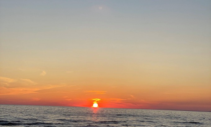 Henderson Cottage | Charming 3-bedroom cottage with dazzling sunset views