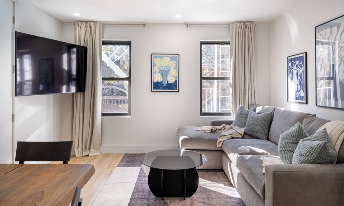 Williamsburg House | Charming 3-bedroom condo-hotel with AC and WiFi in fantastic Brooklyn
