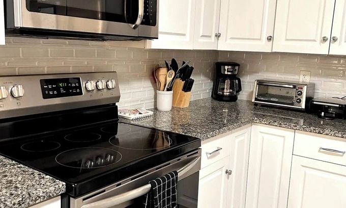 Lauderhill House | Charming 3-bedroom house with WiFi and AC in Lauderhill