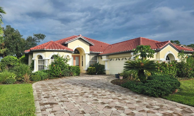 Bobcat Trail House | Charming 3-bedroom house with pool and WiFi in North Port in amazing community