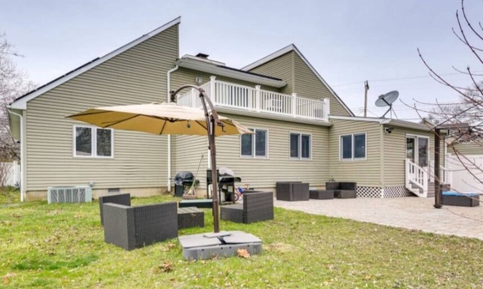 Bayville House | Charming 3-bedroom house in Ocean Gate with WiFi and AC.