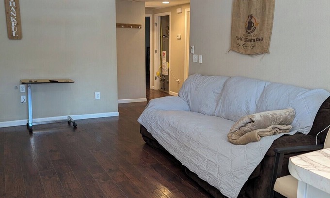 Pocahontas House | Charming 3-bedroom house in lovely Pocahontas with WiFi, AC