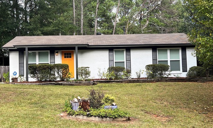 Snellville House | Charming 3-Bedroom Home in Lovely Snellville - Pet Friendly Big Fenced Yard!