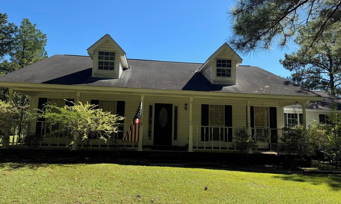 Woodland Hills House | Charming 3-bedroom house with WiFi, AC in delightful Tuscaloosa close to campus