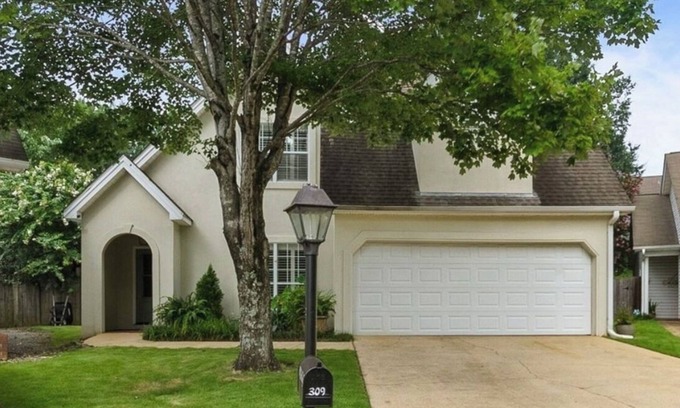 Tuscaloosa House | Charming 3 Bedroom House Just Minutes Away From Campus Perfect For Gamedays