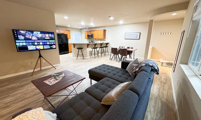 Aloha House | Charming 3-bedroom house in wonderful Beaverton with WiFi, AC