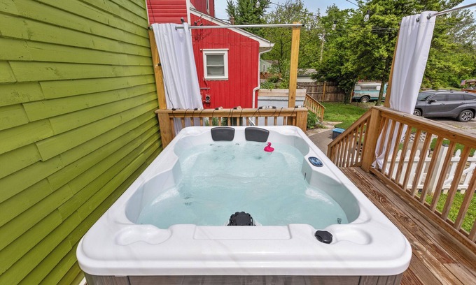 Frankfort House | Charming 3-bedroom house downtown Frankfort/king beds