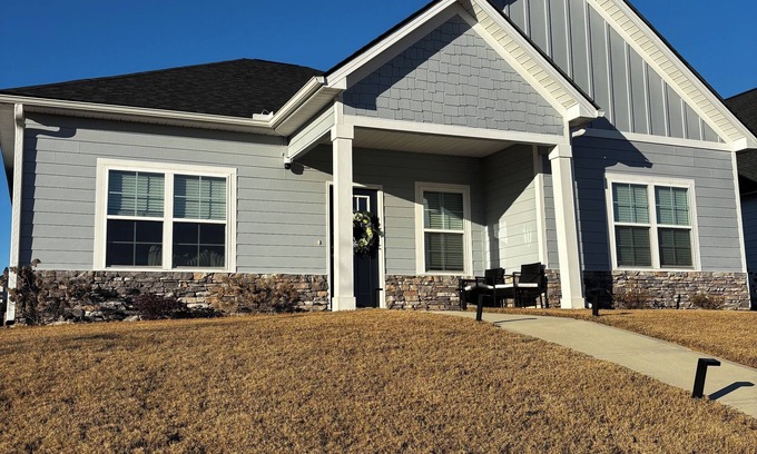 Grovetown House | Charming 3 bedroom house with AC/WiFi in Grovetown. 9.9 miles from the Master's
