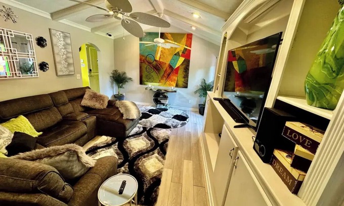 Jonesboro House | Charming 3-bedroom house with AC, fitness room in awesome Jonesboro