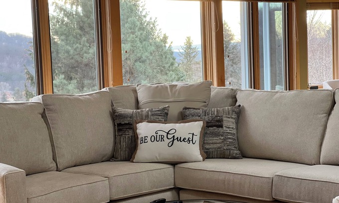 La Crosse House | Charming 3-bedroom house with WiFi and AC in beautiful La Crosse