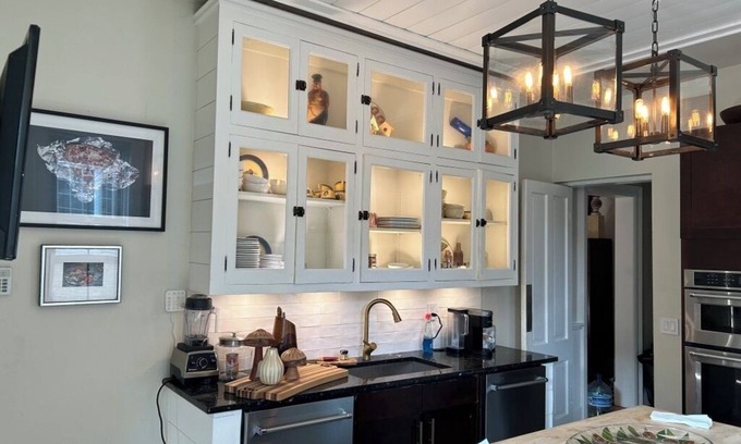 Fifth Ward House | Charming 3-bedroom house in Milwaukee. 10 minutes to the convention center.