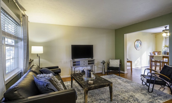 Brighton House | Charming 3-bedroom house in North Winton Village!