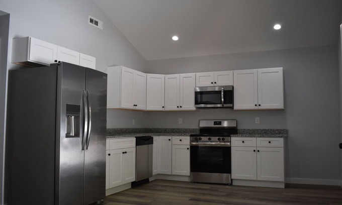 Tullahoma House | Charming 3-bedroom house in Tullahoma with AC, WiFi, Washer/Dryer
